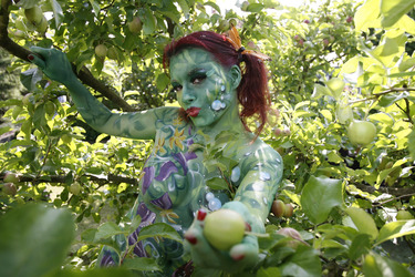 Pflanzenfrau / Plant-Woman