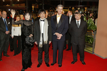 Kaori Momoi, Issey Ogata, Robert Dawson, Aeksandr Sokurov