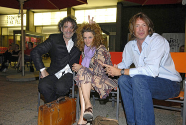 Miki Manojlovic mit Angela King (X Verleih) und Claus Setzer (FAZ)