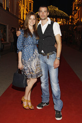 Jo Weil mit Begleitung