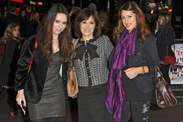 Arlene Phillips mit Töchtern