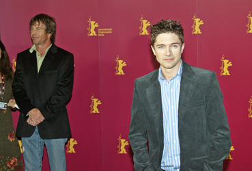 Dennis Quaid, Topher Grace