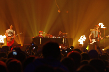 Björn Agren, Johnny Borrell, Andy Burrows, Carl Dalemo (Razorlight)