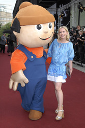 Tamara Gräfin von Nayhauß mit Mainzelmännchen