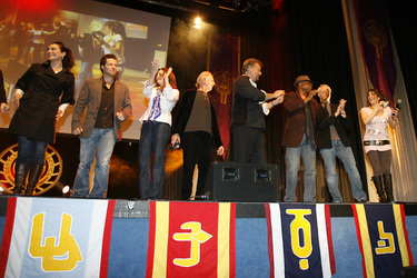 Michelle Forbes, Jamie Bamber, Mary McDonnell, René Auberjonois, John de Lancie, LeVar Burton, Brent Spiner, Marina Sirtis