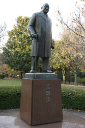 Denkmal in den Kaiserlichen Gärten