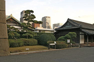 In den Kaiserlichen Gärten