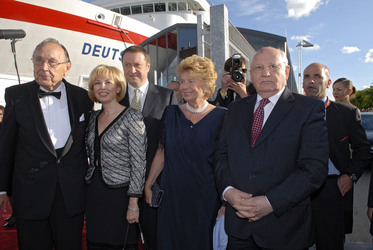 Hans-Dietrich Genscher mit Gattin Barbara, Michail Gorbatschow mit Tochter Irina