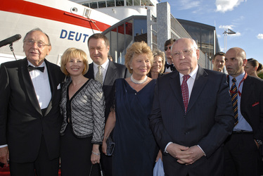 Hans-Dietrich Genscher mit Gattin Barbara, Michail Gorbatschow mit Tochter Irina