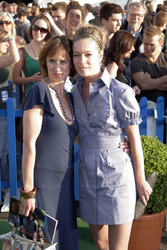 Tanya Neufeldt, Lisa Martinek