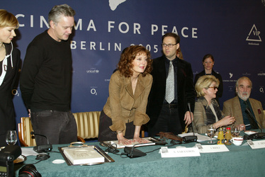 Veronica Ferrese, Tim Robbins, Susan Sarandon, Jaka Bililj, Catherine Deneuve, Christopher Lee