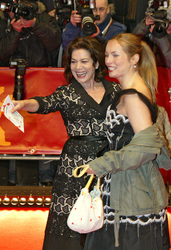 Hannelore Elsner, Nadla Uhl