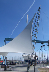 Sonnensegel am Yachthafen