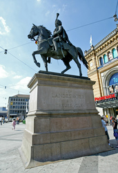 Ernst August Denkmal