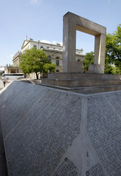 Jüdisches Mahnmal und Opernhaus