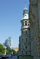 Das neue Rathaus und Nord/LB Turm
