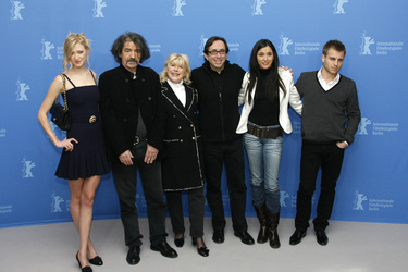 Siobhán Hewlett, Miki Manojlovic, Marianne Faithfull, Sam Garbarski, Dorka Gryllus, Kevin Bishop