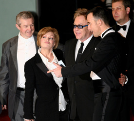 Louis Walsh, Sharon Osbourne, Elton John mit Freund David Furnish