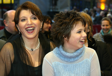 Mirjana Karanovic, Luna Mijovic