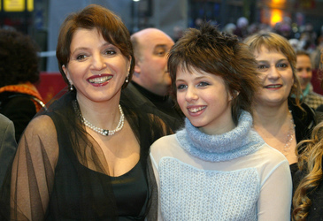 Mirjana Karanovic, Luna Mijovic