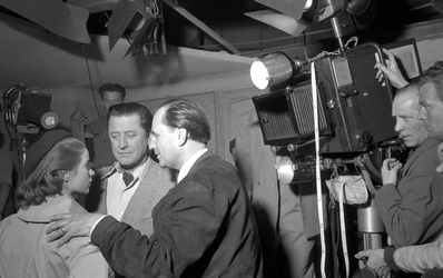 Gertrud Kückelmann, Hans Söhnker und Wolfgang Liebeneiner mit Filmcrew