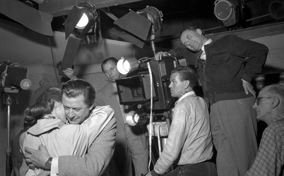 Gertrud Kückelmann, Hans Söhnker und Wolfgang Liebeneiner mit Filmcrew