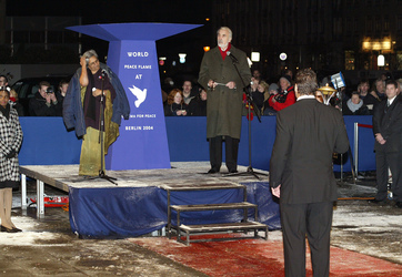 Ela Gandhi, Christopher Lee, Ralf Möller