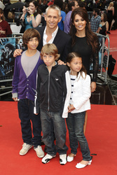 Gary Linekar, Danielle Bux