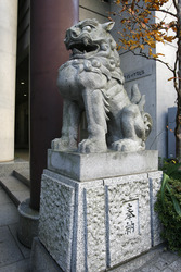 Löwenstatue