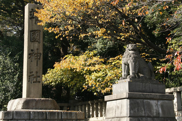 Statue auf dem Weg zum Yasukuni-Schrein