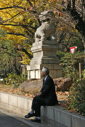 Statue am Weg zum Yasukuni-Schrein