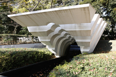 Brunnen am Weg zum Yasukuni-Schrein