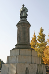 Statue des Vice-Minister of War auf dem Weg zum Yasukuni-Schrein
