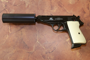 Walther PP mit Schalldämpfer und Laservisir