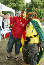 Fans aus Spanien und Ghana