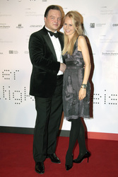 Alexander zu Schaumburg-Lippe mit Gattin Nadja Anna Zsoeks