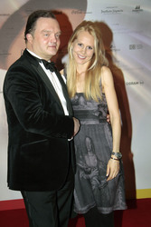 Alexander zu Schaumburg-Lippe mit Gattin Nadja Anna Zsoeks