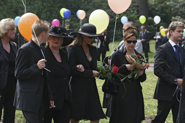 Angelika Beil, Caroline Beil, Pete Dwojak