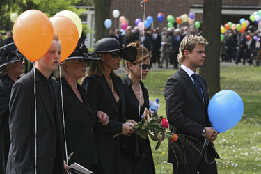 Angelika Beil, Caroline Beil, Pete Dwojak