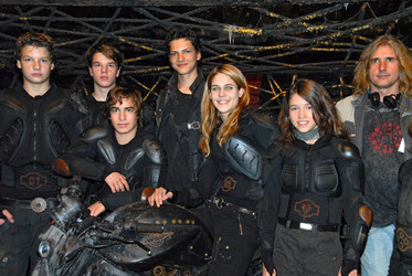 Leon Wessel-Masannek, Marlon Wessel, Kevin Iannotta, Jimi Blue Ochsenknecht, Srah Kim Gries, Janina Fautz, Joachim Masannek