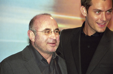 Bob Hoskins, Jude Law