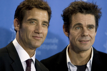 Clive Owen, Tom Tykwer
