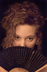 Frau mit Fächer / Woman With Fan