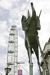 London Eye / Millennium Wheel mit Dali Statue