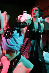 Herrin der Puppen / Mistress of Puppets