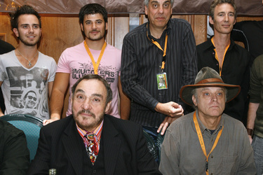 Stehend: Jamie Yeates, Stanislav Ianevski, Paul Norell, Jed Brophy. Sitzend: John Rhys-Davies, Brad Dourif