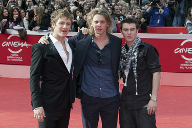 Charlie Bewley, Jamie Campbell Bower, Cameron Bright