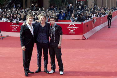 Charlie Bewley, Jamie Campbell Bower, Cameron Bright