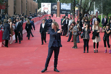 Jamie Campbell Bower (im Hntergrund Charlie Bewley)