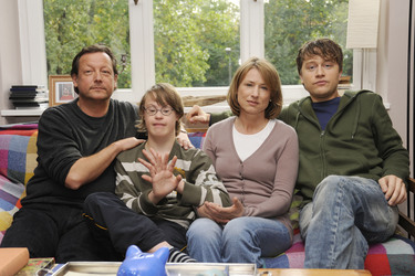 Matthias Brandt, Max Dominik, Corinna Harfouch, Adrian Topol